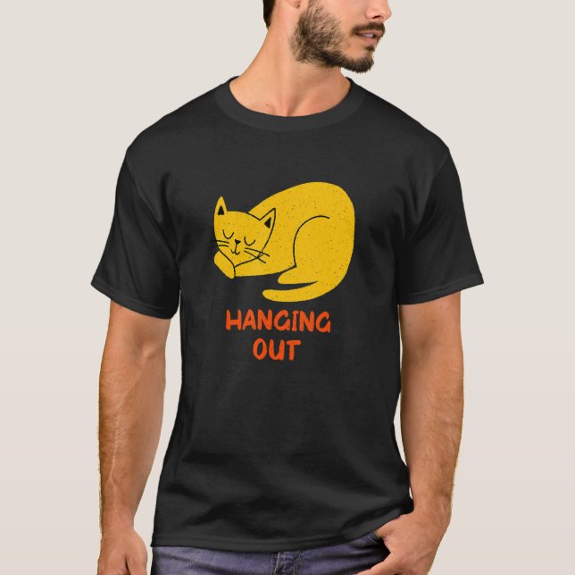 Camiseta Hanging Out Cat   Hobby Kitten Pastime Cat Mom (Frente)