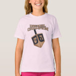 Camiseta Hanukkah Divertido Dreidel Champion Novelty T-Shir<br><div class="desc">Celebre Chanucá com orgulho e humor enquanto se reúne com toda a família. Este design gráfico do festival faz um presente perfeito para os feriados.</div>