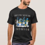 Camiseta Hanukkah Refrescando Com Meus Gnomos Chanukah Gnom<br><div class="desc">Pegue esse Hanukkah Encantando com meu Tee de Gnomies como presente de Hanukkah ou presente para seu amigo judeu ou membro da família!</div>