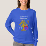 Camiseta HANUKKAH SAMEACH Personalizado<br><div class="desc">T-shirt elegante, na moda HANUKKAH, concebida com uma falsa menorah dourada, uma estrela colorida de David e um sonho de cor prateada, mais GREETING PERSONALIZÁVEL - HANUKKAH SAMEACH, para que possa criar a sua própria saudação, por exemplo. Feliz Chanukah. Ideal para a estação de Hanukkah. Escolha entre uma ampla seção...</div>