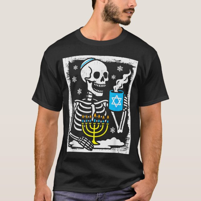 Camiseta Hanukkah Skeleton Coffee Dreidel Jewish Menorah Ch (Frente)