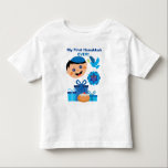 Camiseta 👶 Hanukkah, uma rua de 🍩 Bebê - com um bebê jude<br><div class="desc">O bebê tem 1rua Hanukkah. Design fantástico com presentes,  rosquinha (Sufganiyah),  Estrela de David e bebê feliz vestindo Yarmulke. Desejo-te um Hanukkah feliz!</div>