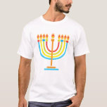 Camiseta Hanukkiah Happy Hanukkah Holiday Menorah<br><div class="desc">Símbolo Hanukkiah. Feliz Feriado Judeu do Festa de Hanukkah Menorah. Decoração de Feriado Judeu Chanukkah com o símbolo decorativo tradicional de Chanuka - colorida menorah hanukkiah, candelabro com velas, estrela de David e ilustração de luzes brilhantes. Festa de Chanucá das Luzes Decoração do Evento. Jerusalém, Israel. Vestuário e Calçados >...</div>