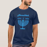 Camiseta Hanukkiah Happy Hanukkah Holiday Menorah<br><div class="desc">Símbolo Hanukkiah. Feliz Festa de Hanukkah Feriado Judeu Menorah Azul. Decoração de Feriado Judeu Chanukkah com o símbolo decorativo tradicional de Chanuka - Marinho Blue color hanukkiah menorah, candelabro com velas, estrela de David e ilustração azul neon brilhante. Festa de Chanucá das Luzes Decoração do Evento. Jerusalém, Israel. Vestuário e...</div>