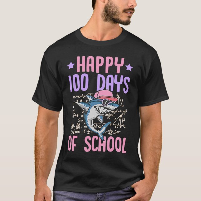 Camiseta Happy 100 Days Of School Cool Shark  Math Teacher  (Frente)