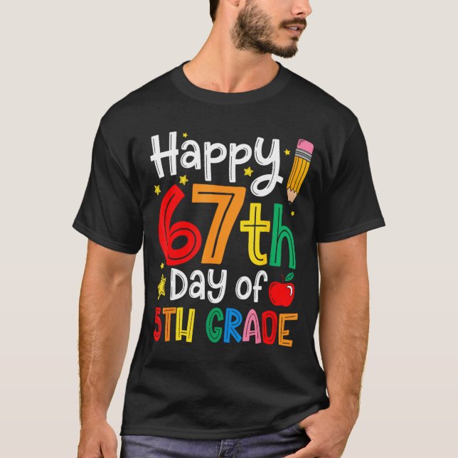 Camiseta Happy 67th Day Of 5th Grade Teacher Student Six Se (Frente)