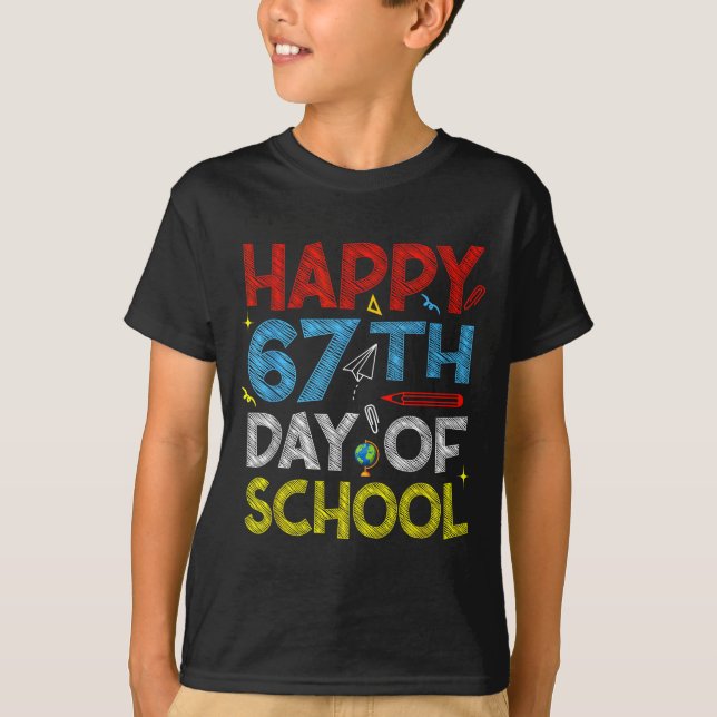 Camiseta Happy 67th Day Of School - Funny Students Teachers (Frente)
