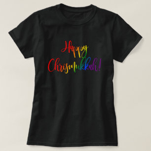Camiseta Happy Chrismukkah LGBT Rainbow Flag Tipografia