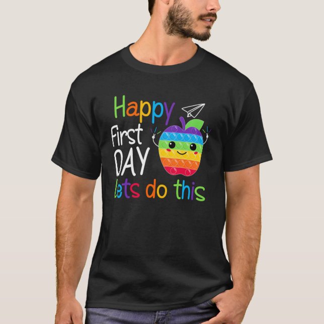 Camiseta Happy First Day Let's Do This Poppin Pop It Back T (Frente)