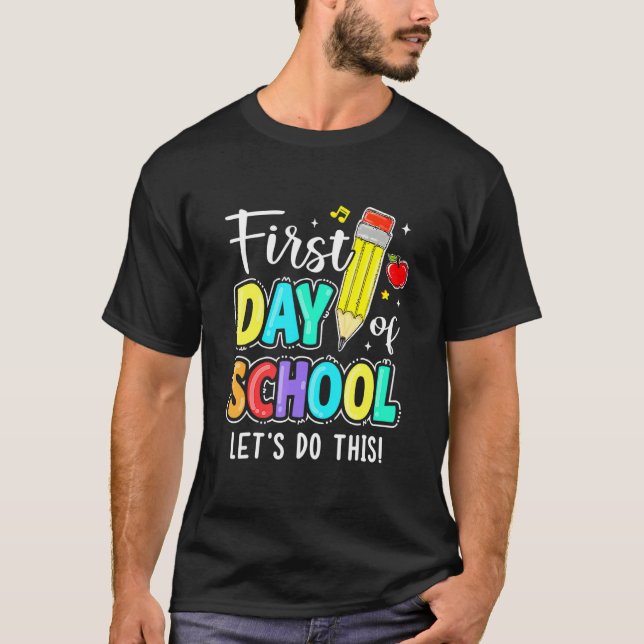 Camiseta Happy First Day Let's Do This Welcome Back To Scho (Frente)