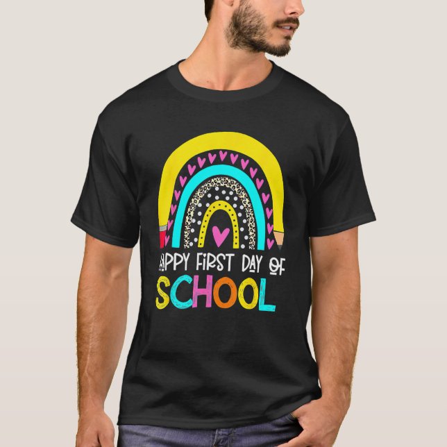 Camiseta Happy First Day Of School Back To School Rainbow (Frente)