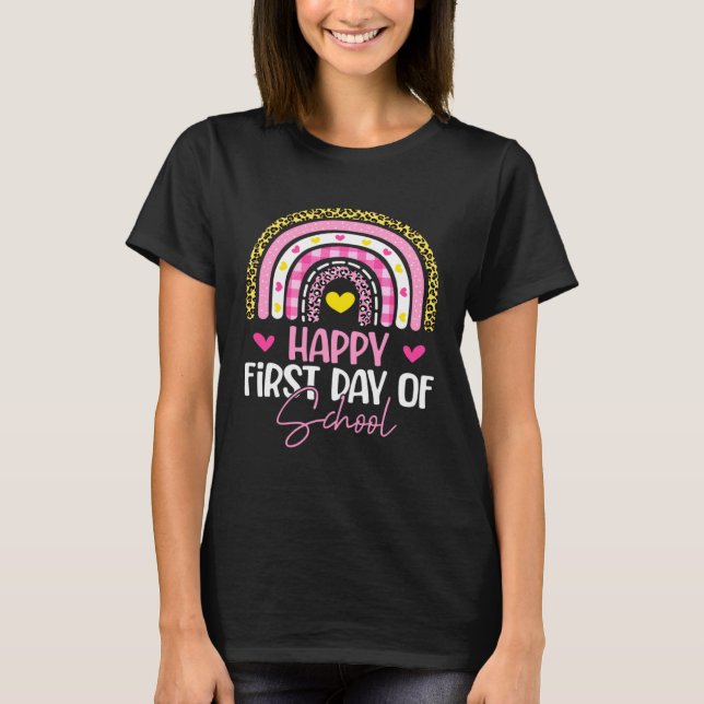 Camiseta Happy First Day School Rainbow Welcome Back To Sch (Frente)