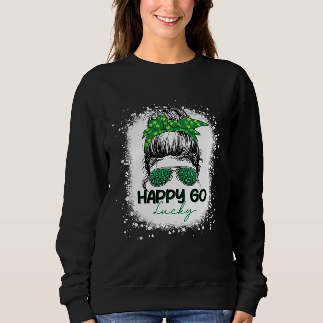 Camiseta Happy Go Lucky Messy Bun Shamrock St Patrick's Day (Frente)