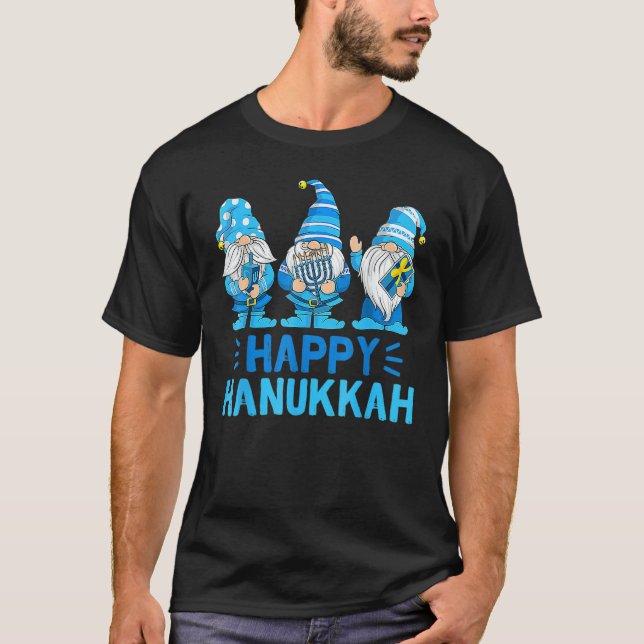 Camiseta Happy Hanukkah 2022 Gnomes Menorah Dreidel Costume (Frente)