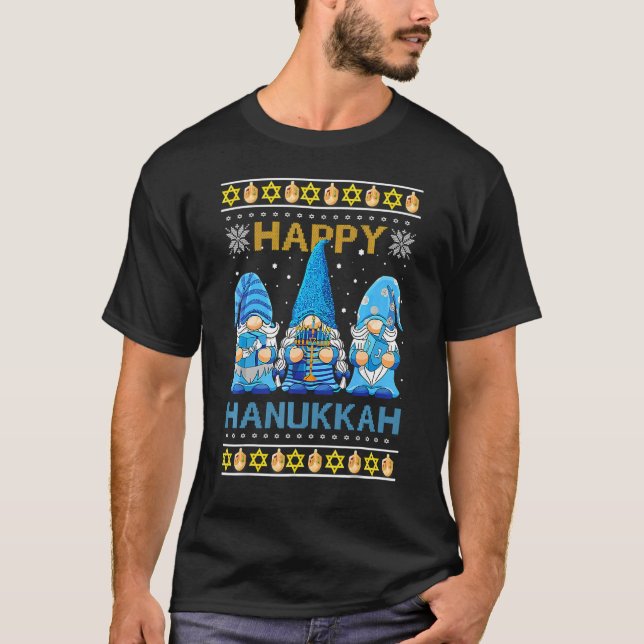 Camiseta Happy Hanukkah Gnome Gnomies Menorah Pajama Ugly (Frente)