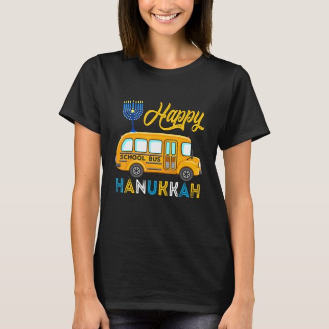 Camiseta Happy Hanukkah School Bus Carrying Jewish Menorah  (Frente)