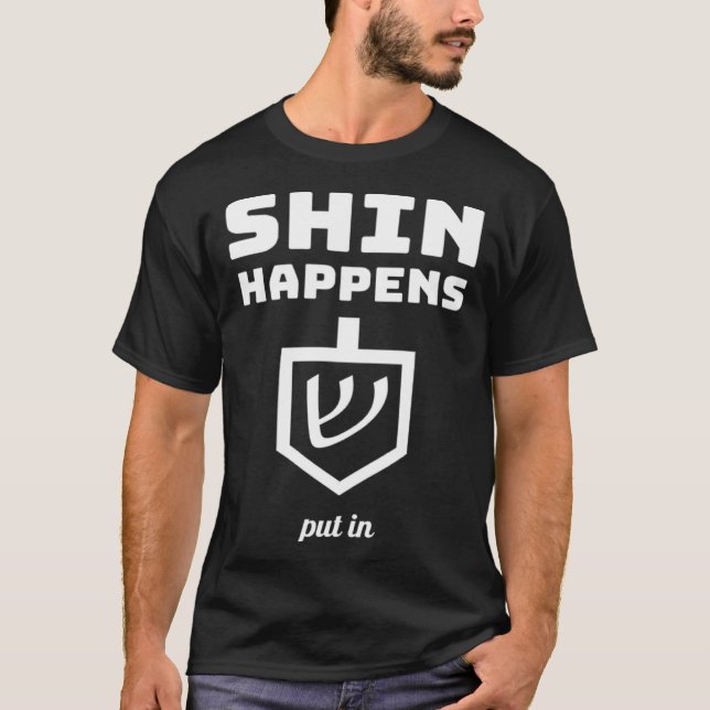 Camiseta Happy Hanukkah Shin Happens (Frente)