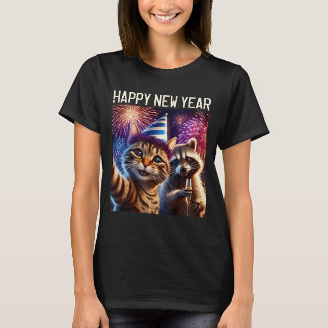 Camiseta Happy New Year 2026 Cute Cat Raccoon Celebration  (Frente)