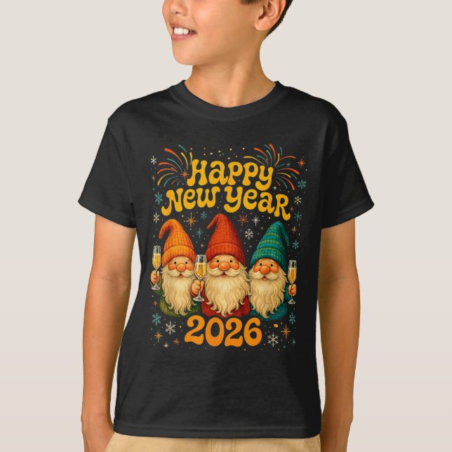 Camiseta Happy New Year 2026 Cute Gnome Party Gift  (Frente)