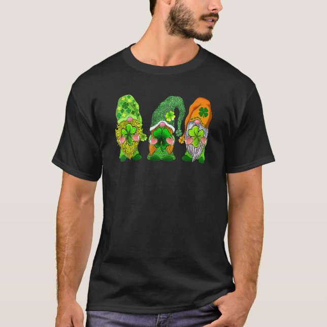 Camiseta Happy St Patrick's Day Three Gnomes Shamrock (Frente)