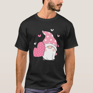 Camiseta Happy Valentineu2019s Day Gnome Holding Pink Heart