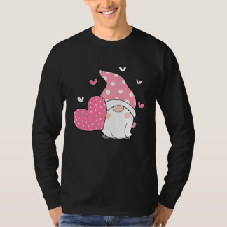 Camiseta Happy Valentineu2019s Day Gnome Holding Pink Heart