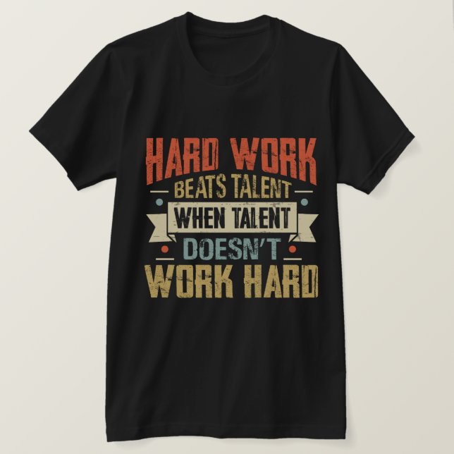 Camiseta hard work beats talent when (Frente do Design)