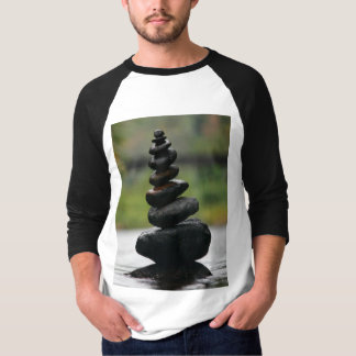Camiseta "Harmonia Fluida: A Arte do Balanceamento de Pedra