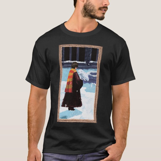 Camiseta HARRY POTTER™ e Hedwig no pátio HOGWARTS™ (Frente)