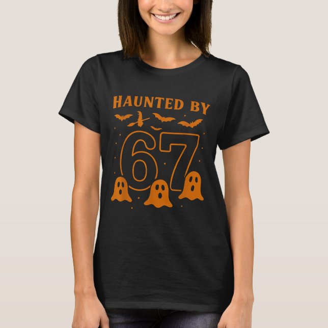 Camiseta Haunted By 67 Meme Halloween Ghost Graphic  (Frente)
