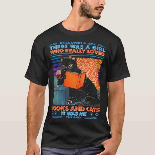 Camiseta Havia Uma Garota Que Adorava Livros E Gatos (Frente)