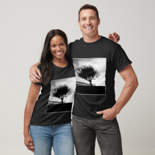 Camiseta Hawthorn de Glastonbury. Árvore. Preto e branco.