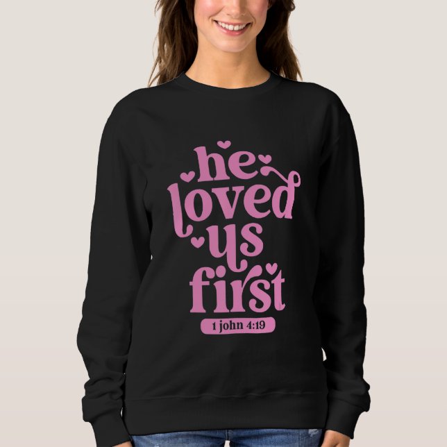 Camiseta He Loved Us First Shirt Floral Valentines Day Vint (Frente)