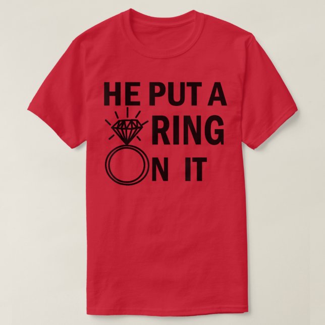Camiseta He Put a Ring on It Engagement Wedding T Bride to  (Frente do Design)