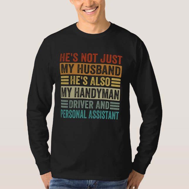 Camiseta He s Not Just My Husband He s My Driver And Assist (Frente)