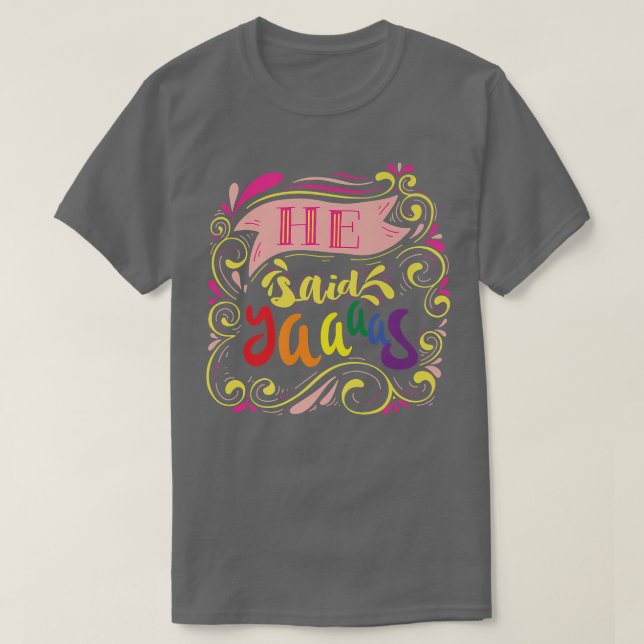 Camiseta He Said Yaaas Pride Gay Groom LGBT Parade Funny Gr (Frente do Design)