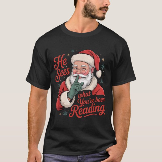 Camiseta He Sees What You've Been Reading, Retro Santa Chri (Frente)