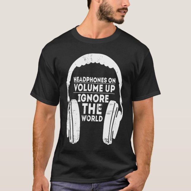 Camiseta Headphones with louder volume ignore the world (Frente)