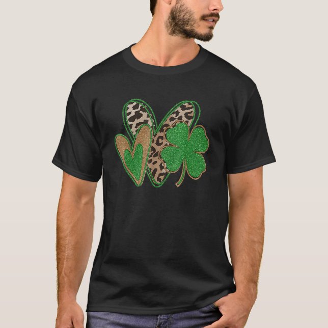 Camiseta Hearts Leopard Irish Shamrock Happy St Patricks Da (Frente)