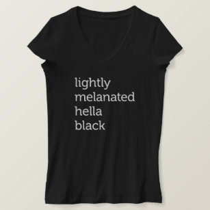 Camiseta Hella Black, afro-americana ligeiramente melanizad