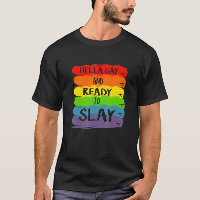 Camiseta Hella Gay E Pronto Para Escrever Roupa (Frente)