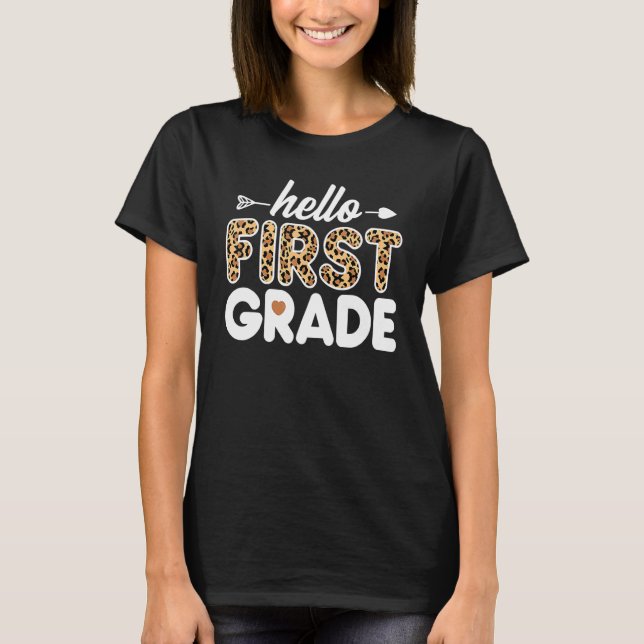 Camiseta Hello 1st Grade Leopard Print First Grade Teacher  (Frente)