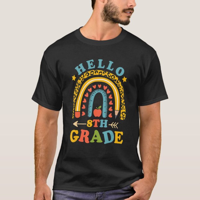 Camiseta Hello 8th Grade Teacher Leopard Rainbow Back To Sc (Frente)