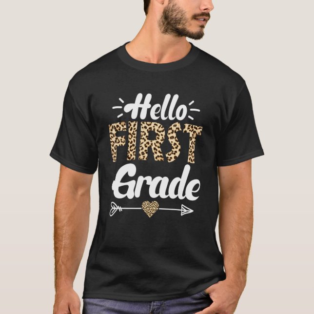 Camiseta   Hello First Grade Leopard Back To School (Frente)