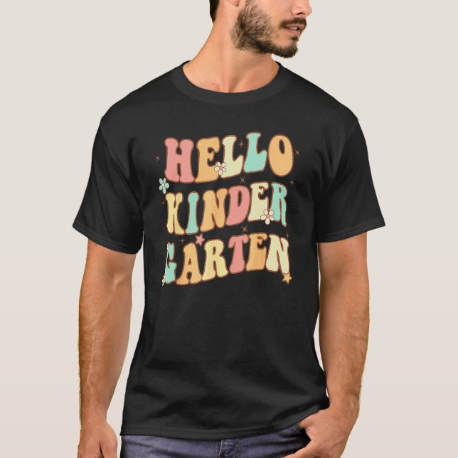 Camiseta Hello Kindergarten Vibes Groovy Retro 1st Day Of S (Frente)