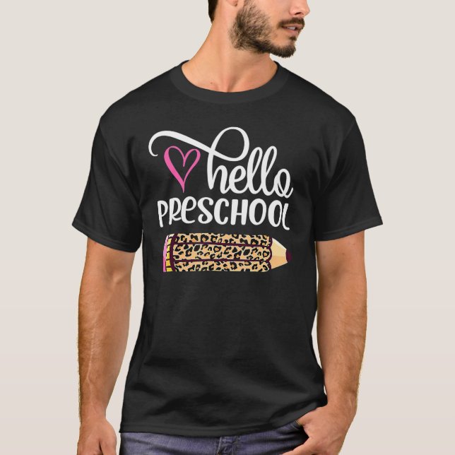 Camiseta Hello Preschool Leopard Pencil Back To School_1 (Frente)