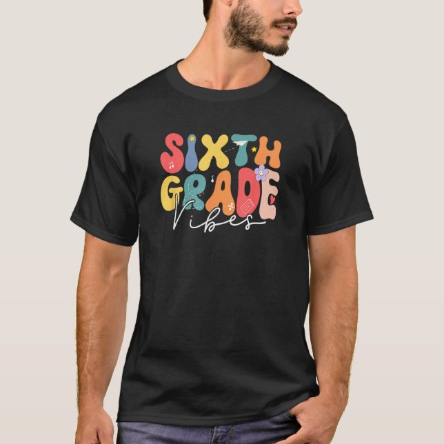 Camiseta Hello Sixth Grade Groovy  Back To School Teacher K (Frente)