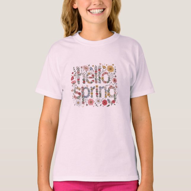 Camiseta Hello Spring – Floral Lettering Design (Frente)