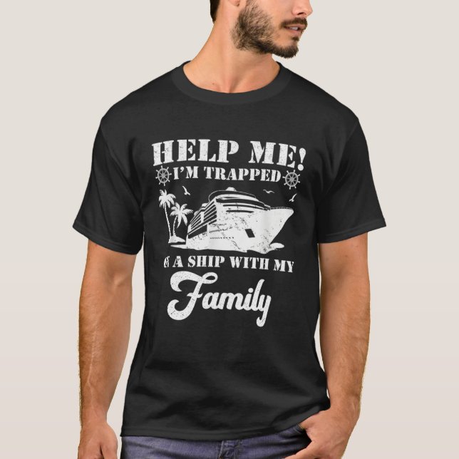 Camiseta Help Me Im Trapped On A Ship With My Family Cruisi (Frente)
