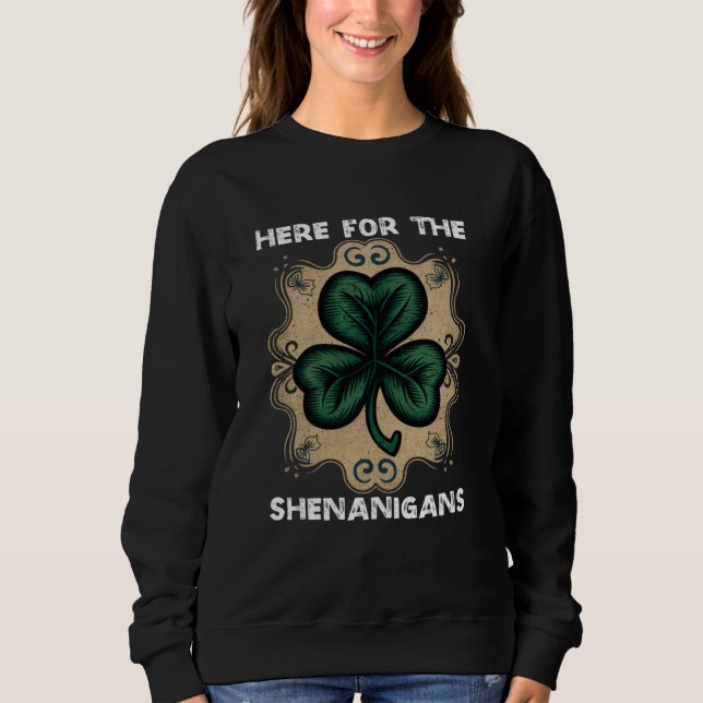 Camiseta Here For The Shenanigans Happy St Patricks Day Sha (Frente)